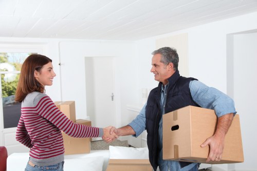 Local removal van in Collierswood for apartment relocation
